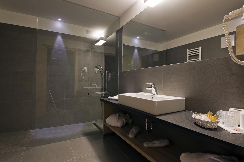 Design & Suite Hotel Ciarnadoi Vigo di Fassa Chambre photo